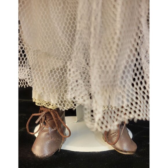 Vintage Debbie by Visconti Porcelain Doll from the Debbie Doll Collection - Picture 12 of 16